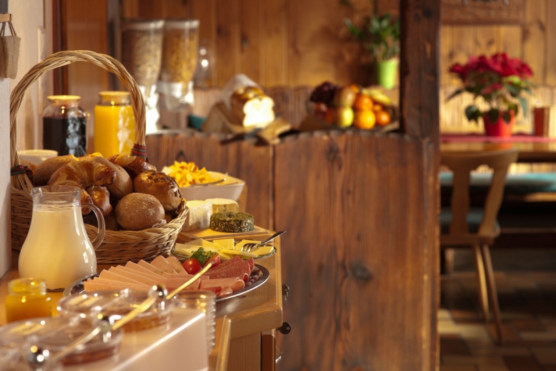 boulangerie-FLASSANS SUR ISSOLE-min_breakfast_buffet_food_restaurant_meal_hotel_plate_fresh-718745